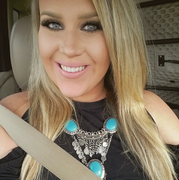 Meet your Posher, Janna - Picture 2 of 3